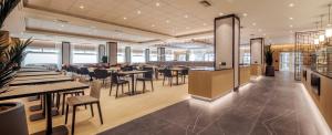 Ilunion Alcora Sevilla餐厅或其他用餐的地方