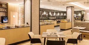 Ilunion Alcora Sevilla餐厅或其他用餐的地方