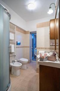 a bathroom with a toilet and a sink and a shower at Maiolica Rooms Appartamento Ragusa Ibla in Ragusa