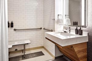A bathroom at Sheraton Phoenix Downtown