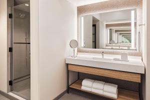 A bathroom at Sheraton Phoenix Downtown