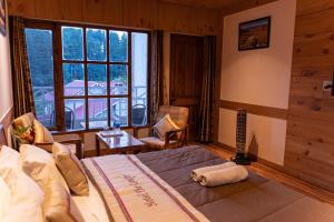 A seating area at THE CONIFER