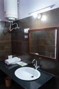 A bathroom at THE CONIFER