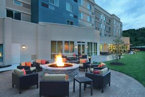 a courtyard with a fire pit in front of a building at Courtyard Philadelphia Coatesville Exton in Coatesville
