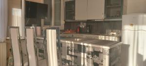 a kitchen with a stove and a refrigerator at Billy's apartments in Artemida