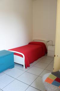 a bedroom with a bed with a red blanket at Casa Maria-Appartamento in Villa in Ispra