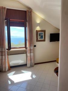 Uma TV ou centro de entretenimento em Bed & Breakfast Casa Anna Rita