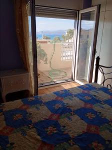 Postel nebo postele na pokoji v ubytování Κορινθιακός