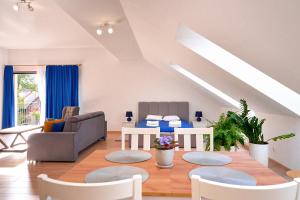 a living room with a table and chairs at Warmia Apartments in Olsztyn