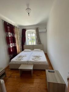 Postel nebo postele na pokoji v ubytování Little himara 1 + 27 fotografií