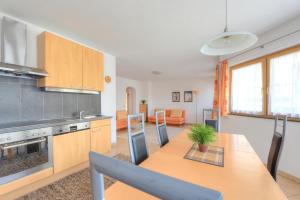 Kuchyň nebo kuchyňský kout v ubytování Appartement Strolz