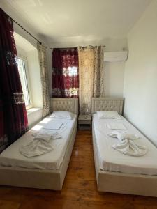 Postel nebo postele na pokoji v ubytování Little himara 1