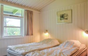 Awesome Home In Gilleleje With 2 Bedrooms And Wifiにあるベッド
