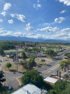 una vista aérea de una ciudad con una calle en 3D ALTO VEINTE en Salta