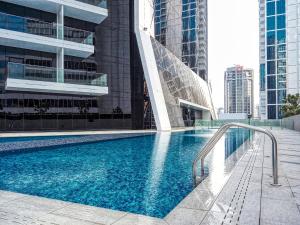 Bazén v ubytování 6 min to Burj Khalifa - Water area - Premium tower nebo v jeho okolí