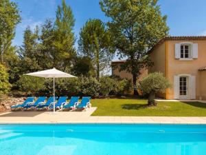 Πισίνα στο ή κοντά στο Elegant Villa in Fayence