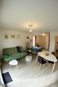 a living room with a couch and a table at Studio le Flamboyant in Cholet