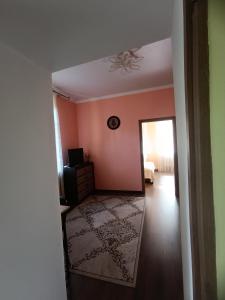 a hallway with a room with pink walls and a mirror at Apartment near University in Chernivtsi