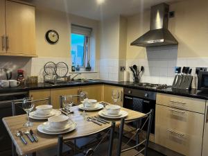 Køkken eller tekøkken på City View Spacious 2 Bed Apartment 2 Bathrooms