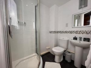 Et badeværelse på City View Spacious 2 Bed Apartment 2 Bathrooms