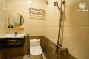 Koupelna v ubytování KHÁCH SẠN BIỂN TÂY + 32 fotografií