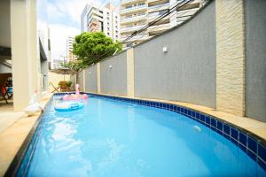 a swimming pool with a toy in the middle at Hotel Rotorua inn Fortaleza - Beira Mar in Fortaleza