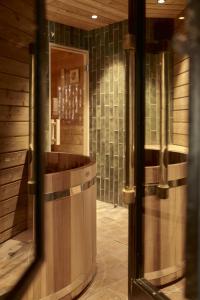 A bathroom at La Chapelle du Carmel - Centre ville - 340 M2 - SPA - Cinéma - Parking -