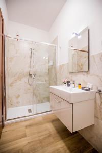 a bathroom with a shower and a sink at RESIDENCE VILLA TOTA in Spoleto +99 photos