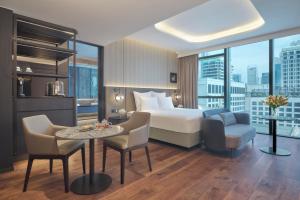 Pullman Singapore Hill Street客房内的一张或多张床位