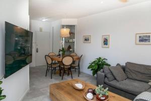 Setusvæði á Prime Location 2BR Beach Flat
