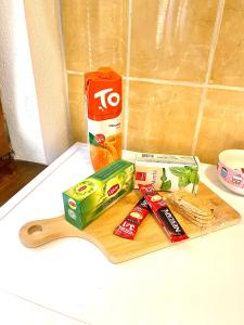 a counter top with a cutting board with food and a bag of chips at Apartman Željo 1 in Livno +3 photos