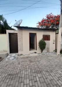 a house with a brick driveway in front of it at Casa Completa Prox Centro de Pipa in Pipa