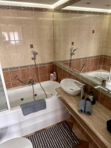 Kúpeľňa v ubytovaní DeLuxury Mirror Apartament Centrum