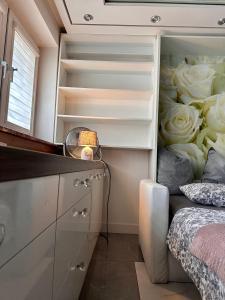 Posteľ alebo postele v izbe v ubytovaní DeLuxury Mirror Apartament Centrum