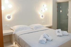 Postel nebo postele na pokoji v ubytování Naos Suites