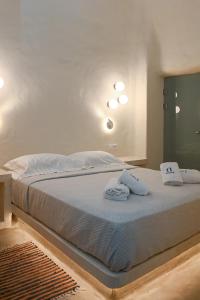 Postel nebo postele na pokoji v ubytování Naos Suites