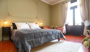 a bedroom with a bed and a large window at Le 215 Gambetta boutique hôtel en Provence in Cavaillon