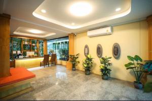 a living room with plants on the wall at Leda Seaview Room in Ban Saiyuan (1)