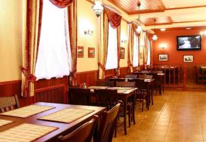Restorāns vai citas vietas, kur ieturēt maltīti, naktsmītnē Oryol Hotel