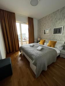 Un pat sau paturi într-o cameră la APT Nadmorskie - Solna