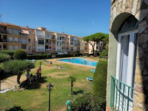 Afbeelding uit fotogalerij van Apartamento El olivo in Empuriabrava