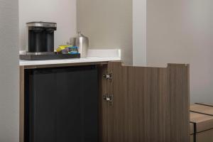 Doubletree by Hilton Chattanooga Hamilton Place的厨房或小厨房