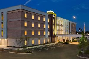 an empty parking lot in front of a building at Home2 Suites by Hilton Cincinnati Liberty Township in Wetherington