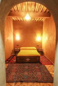 A bed or beds in a room at Riad Imuhar