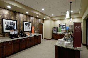 a salon with wooden cabinets and a salonacistacistacistacist at Hampton Inn Green Bay Downtown in Green Bay