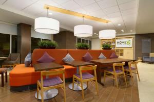 Ruang duduk di Home2 Suites by Hilton Phoenix Chandler