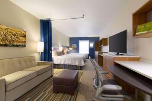 Televisyen dan/atau pusat hiburan di Home2 Suites by Hilton Phoenix Chandler