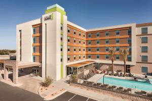 坦培Home2 Suites By Hilton Phoenix-Tempe University Research Park的 ⁇ 染酒店池的毫克