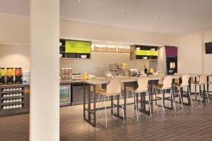 Home2 Suites By Hilton Phoenix-Tempe University Research Park的酒水