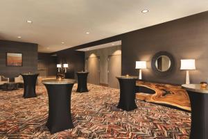 Home2 Suites By Hilton Phoenix-Tempe University Research Park的休息区